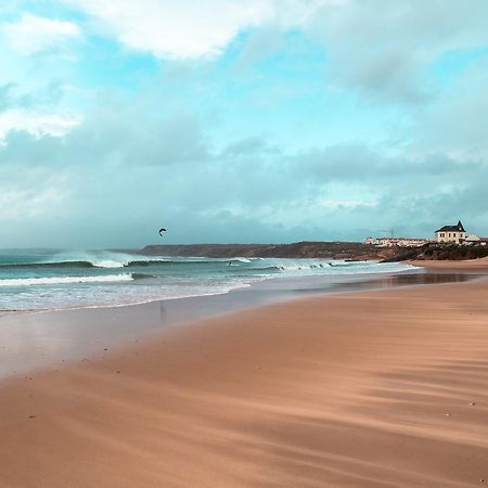 Westside Beach House Peniche Exterior photo